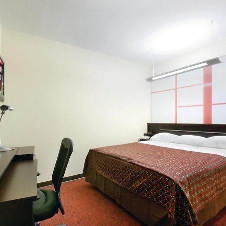 Red Roof Inn & Suites Beaumont Buitenkant foto